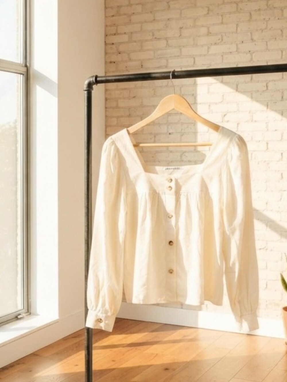 Women's Cream Button-Front Square Neck Puff Sleeve Blouse